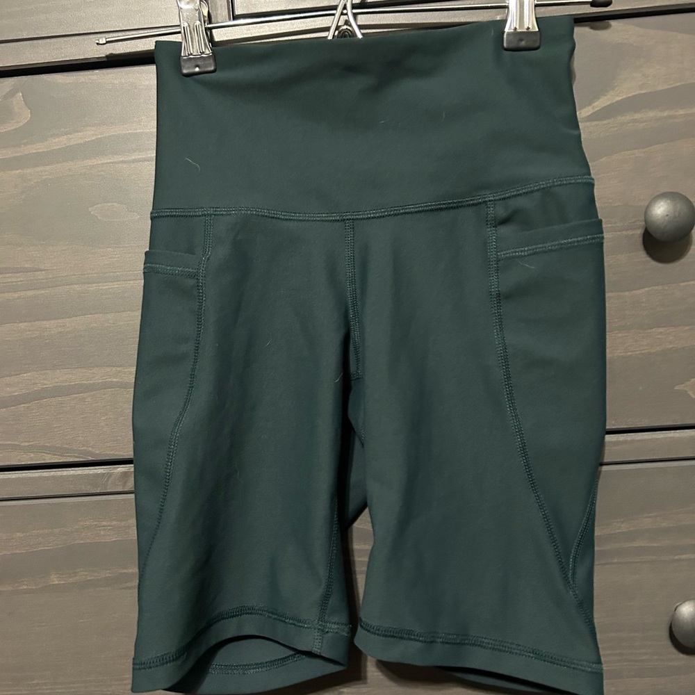 Old Navy Powersoft High Rise Biker Shorts. 5” size XS